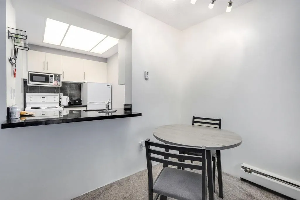 1450 Laburnum Street #207
