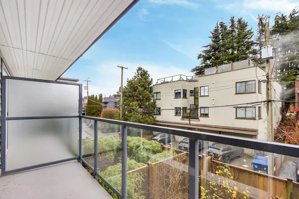 1450 Laburnum Street #207