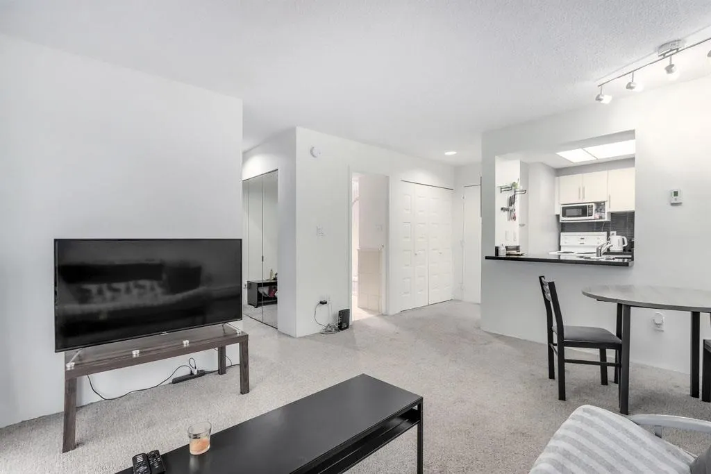 1450 Laburnum Street #207
