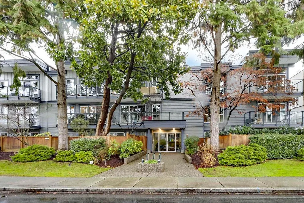 1450 Laburnum Street #207