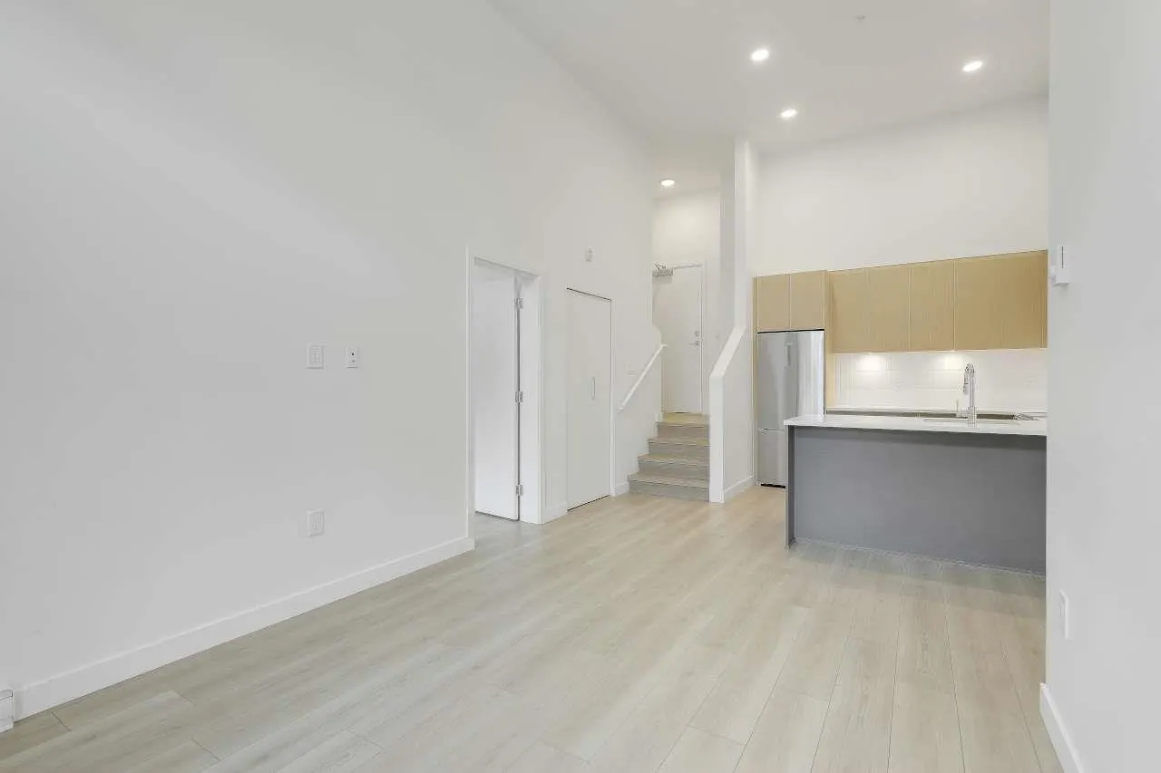 10777 138 Street #119
