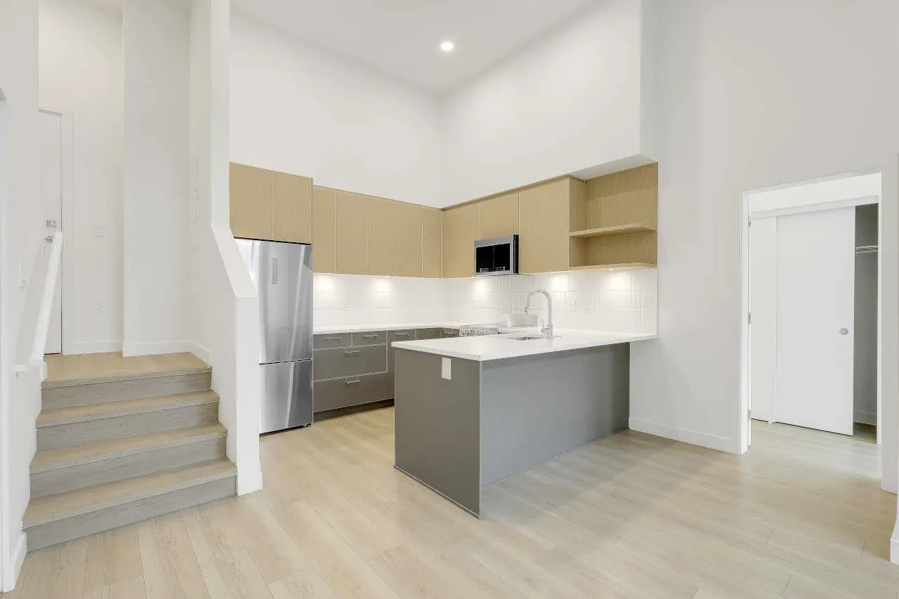 10777 138 Street #119