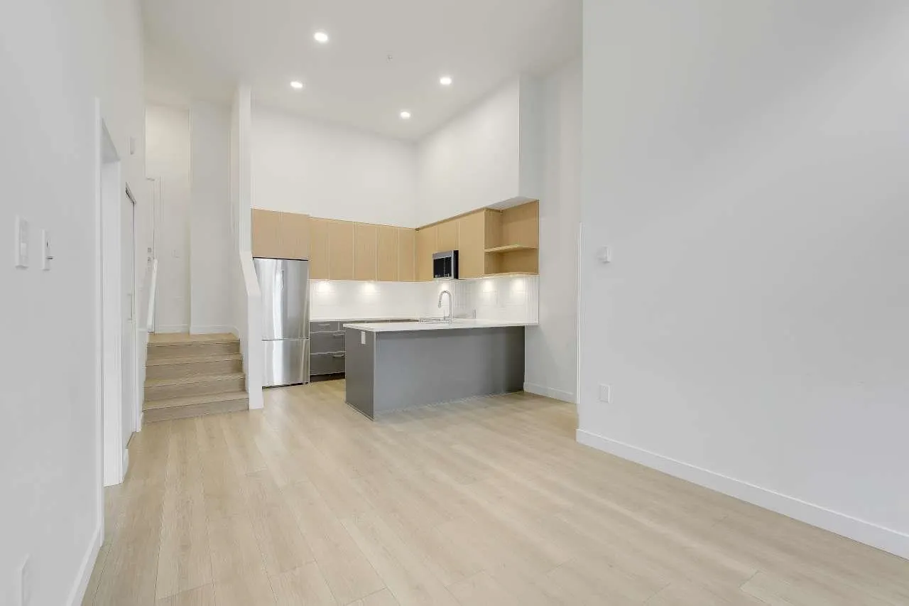 10777 138 Street #119