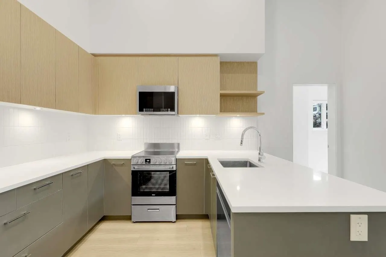 10777 138 Street #119