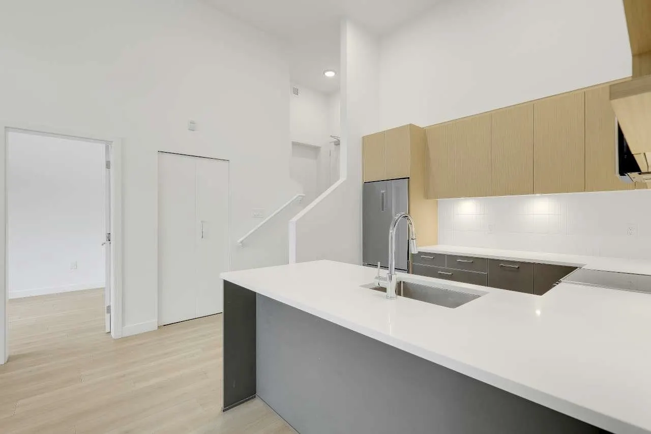 10777 138 Street #119