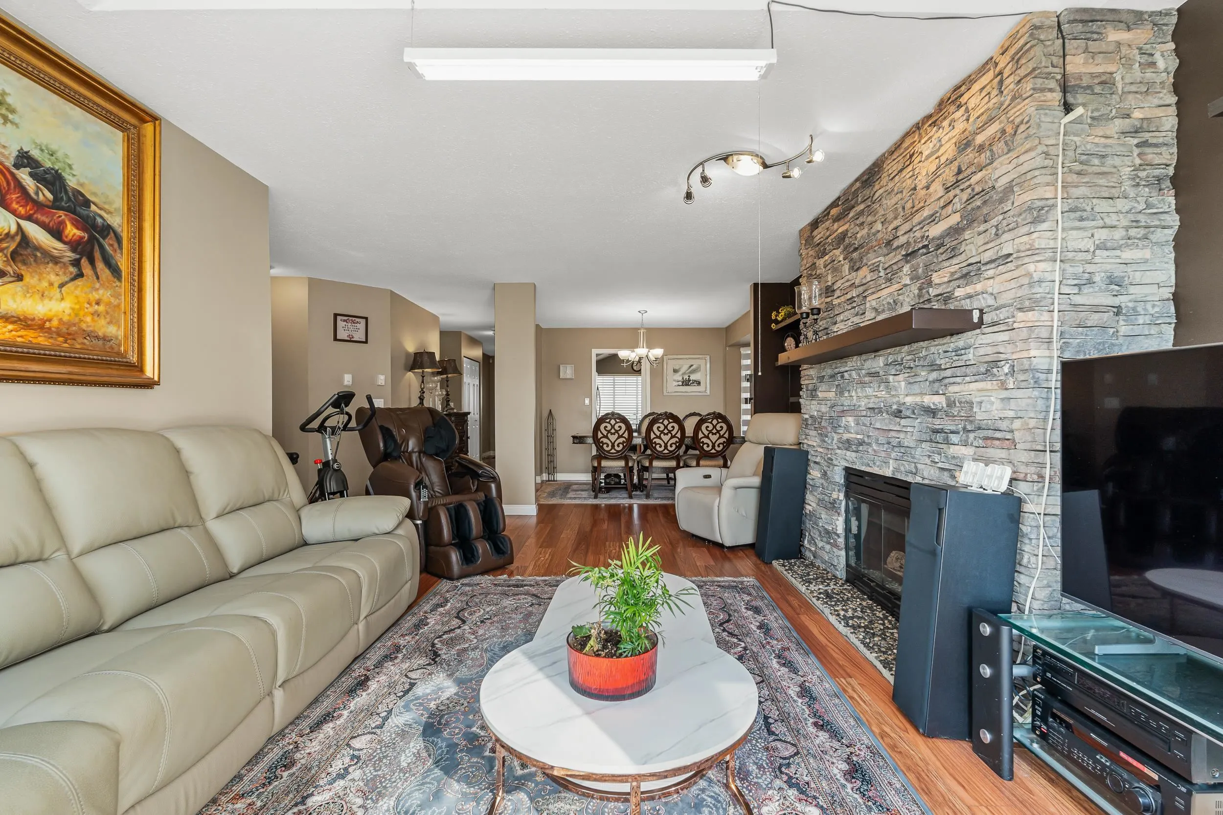 28 Richmond Street #136