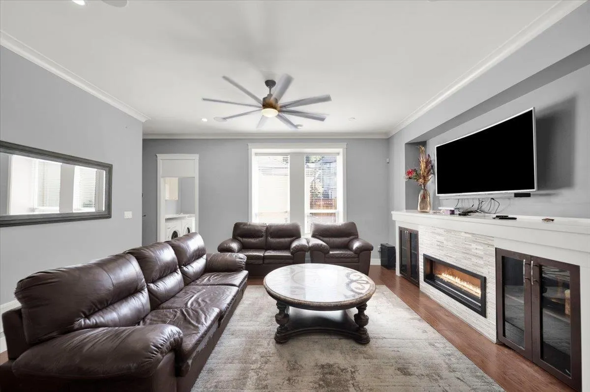 2886 160 Street