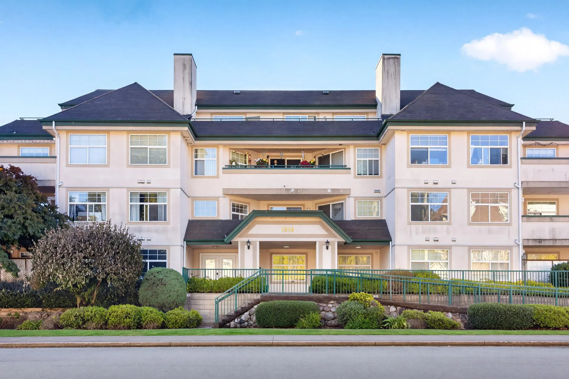 1618 Grant Avenue #202