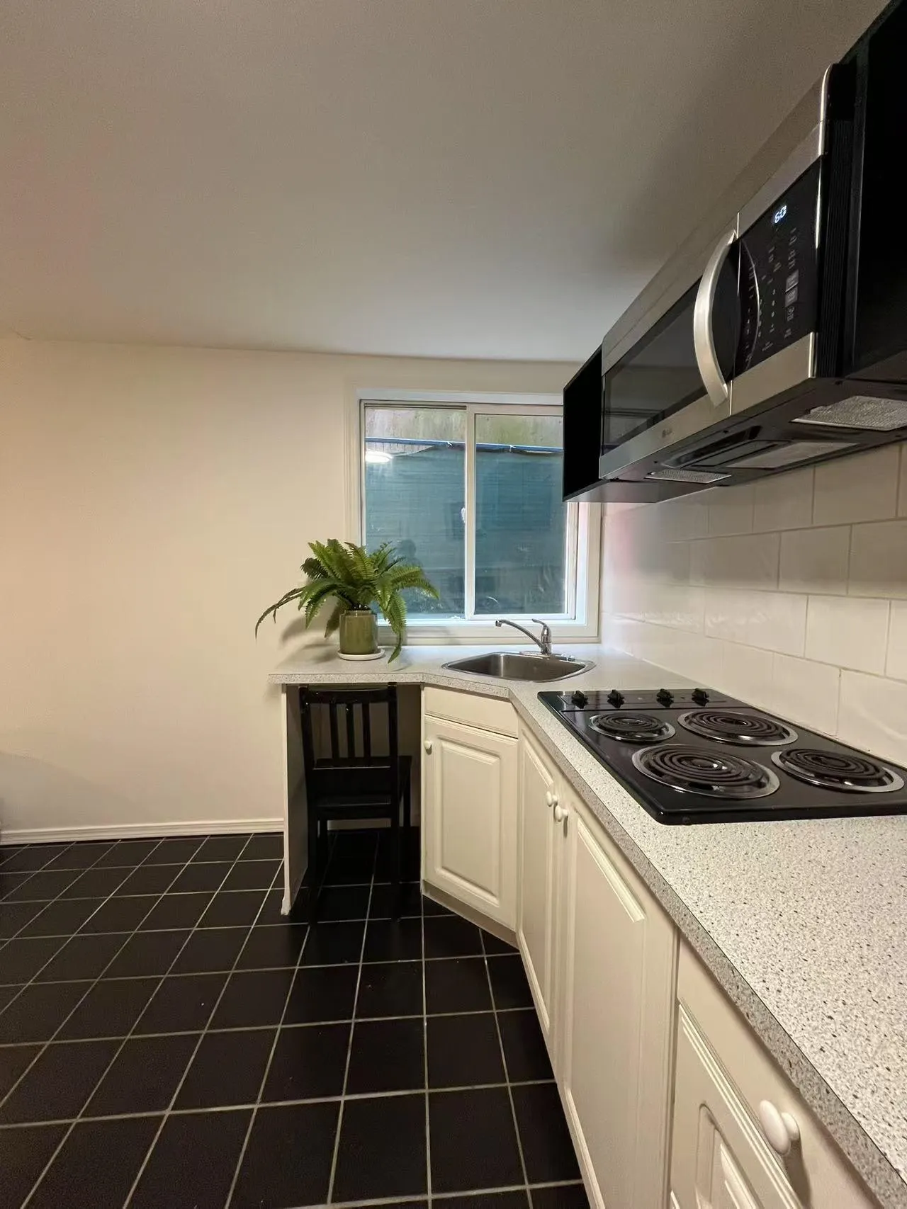 1517 Comox Street #5