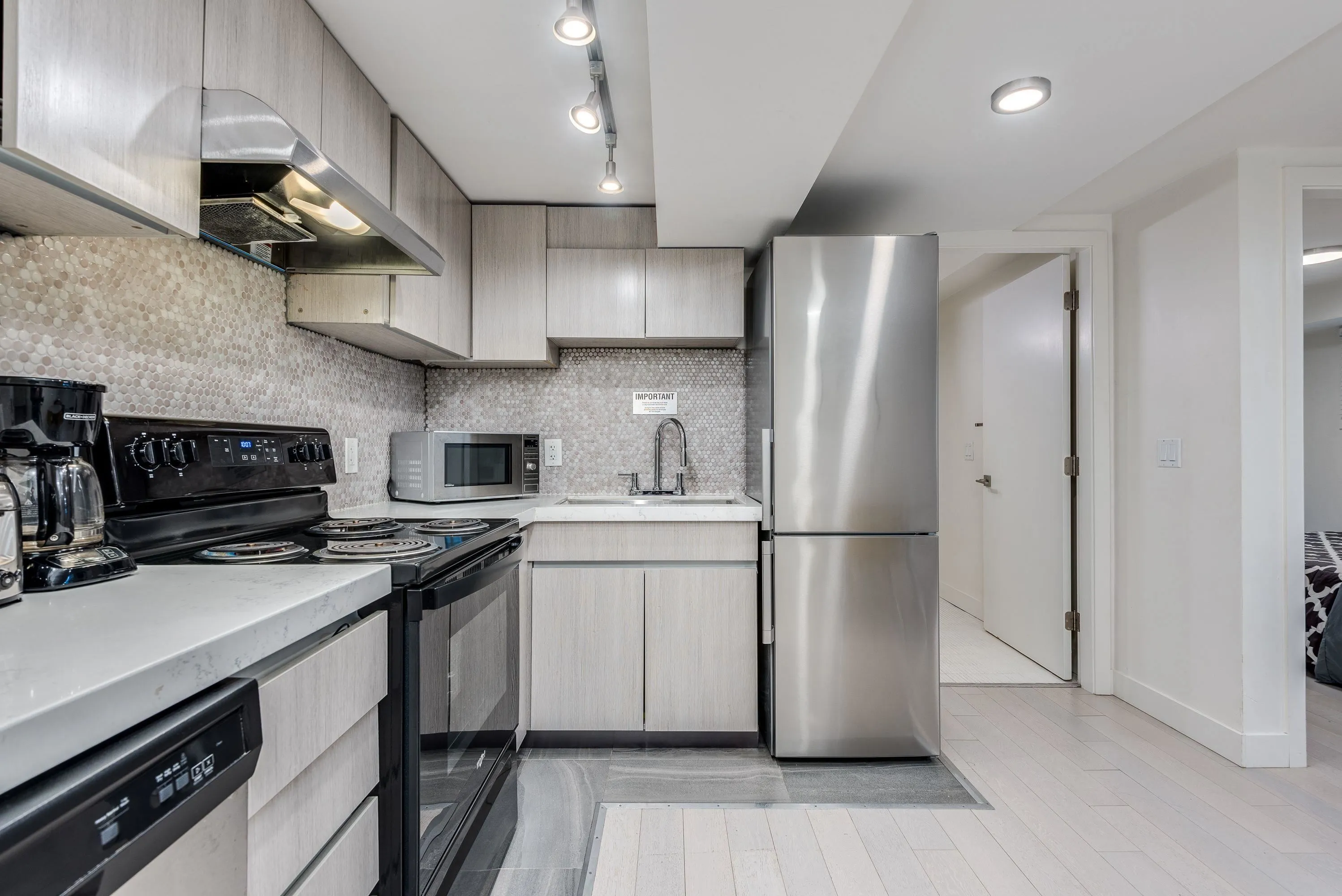 1425 Haro Street #003