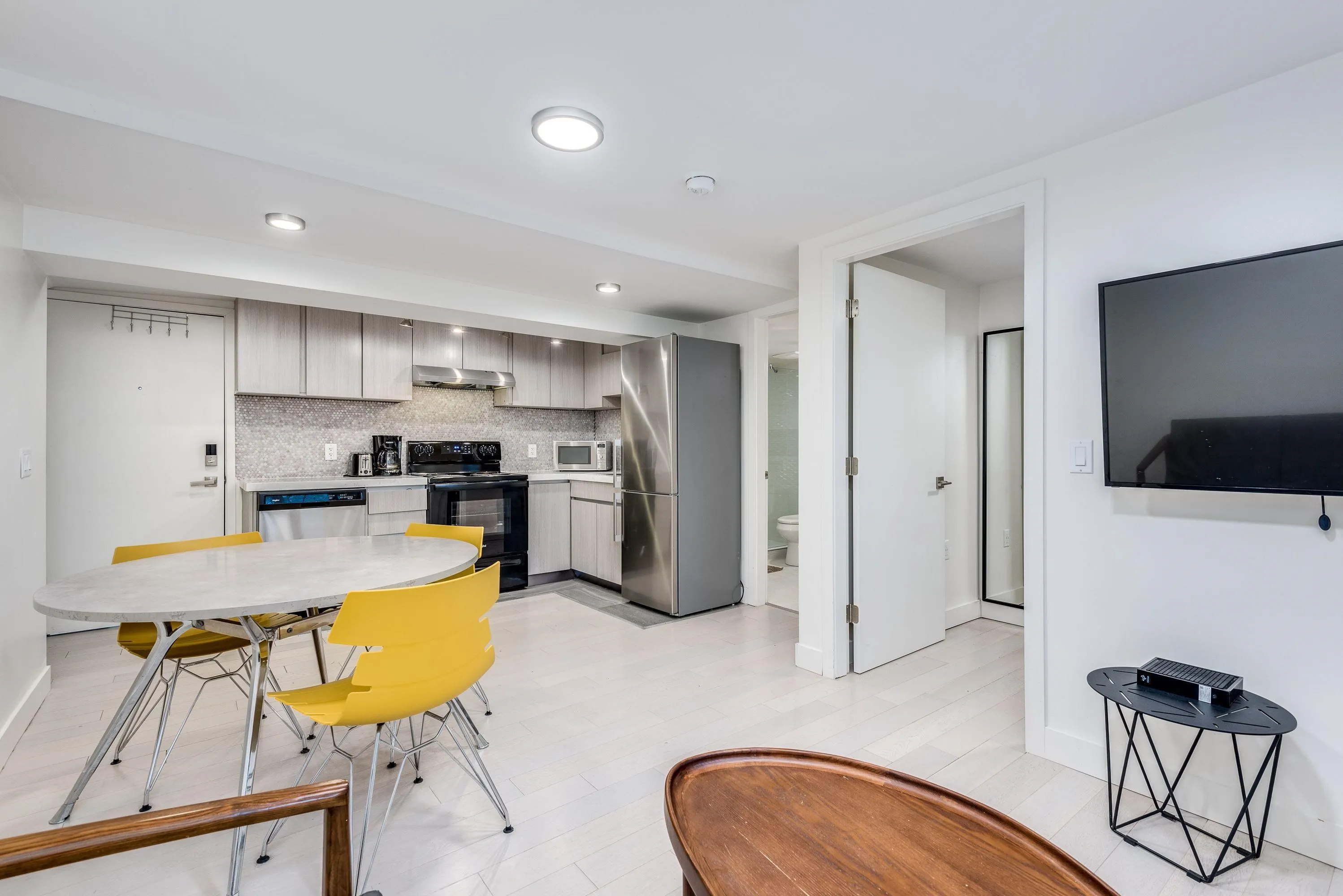 1425 Haro Street #003