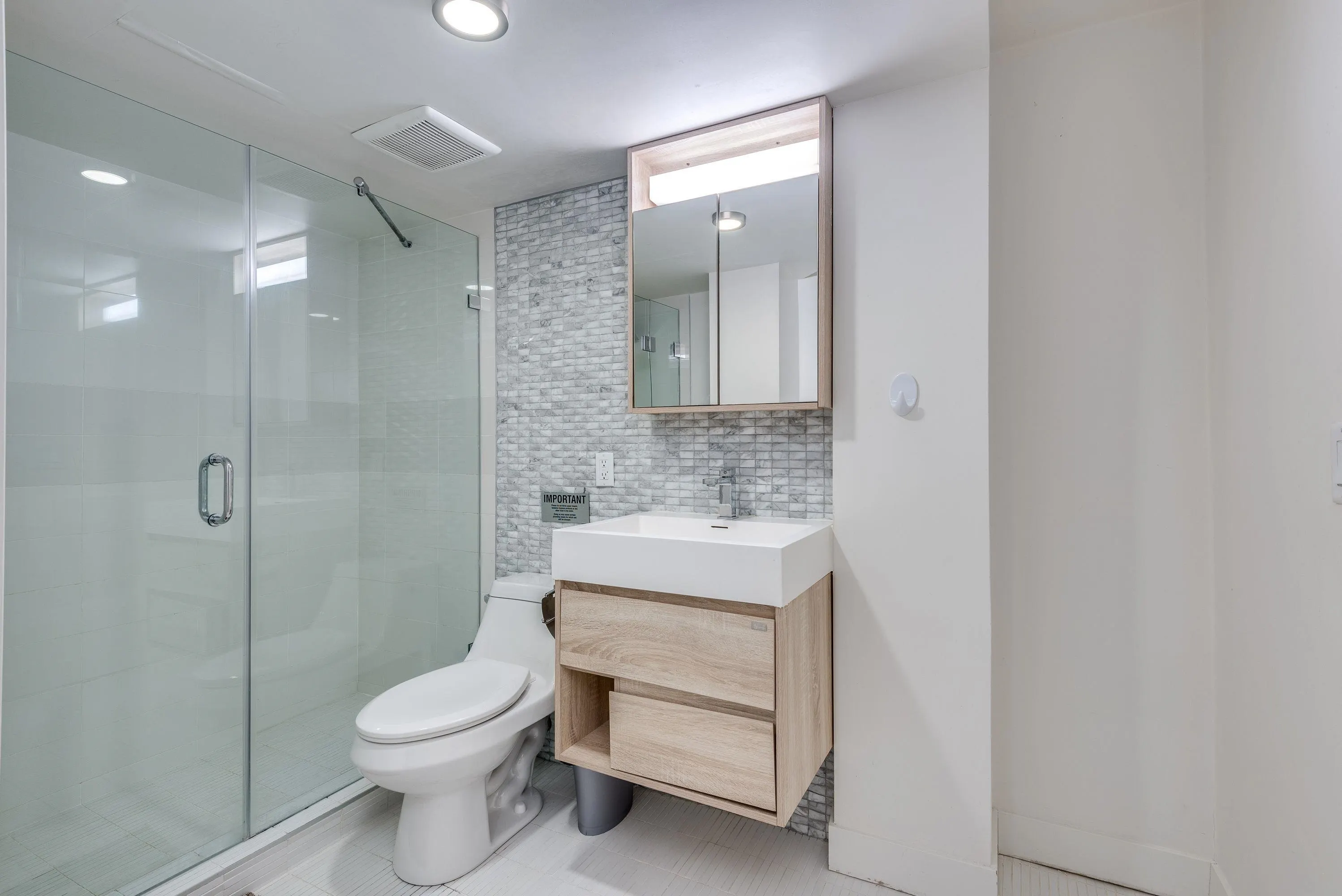 1425 Haro Street #003