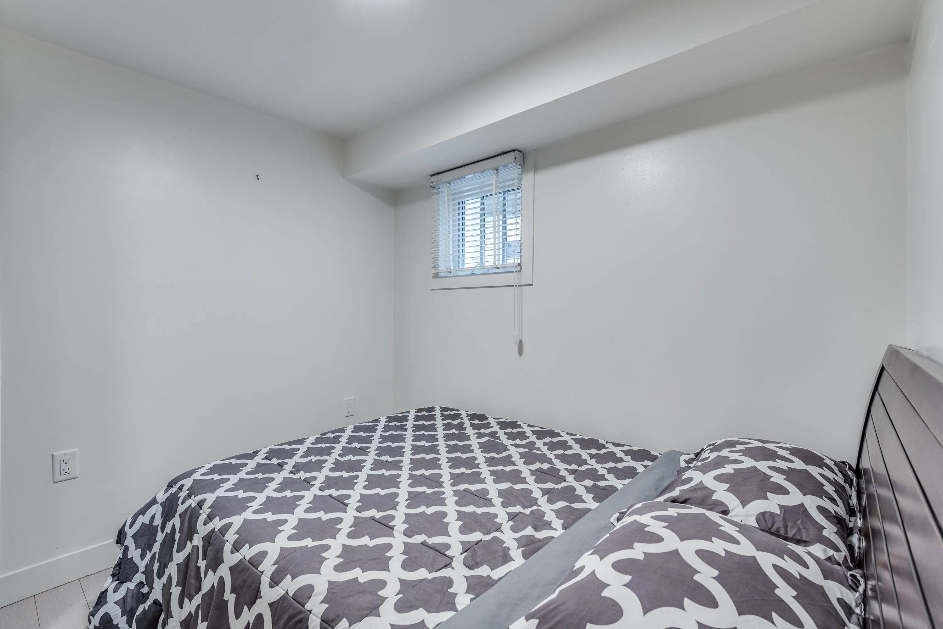 1425 Haro Street #003