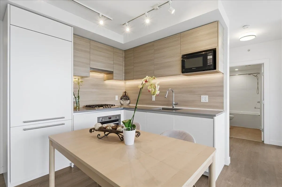 652 Whiting Way #1904