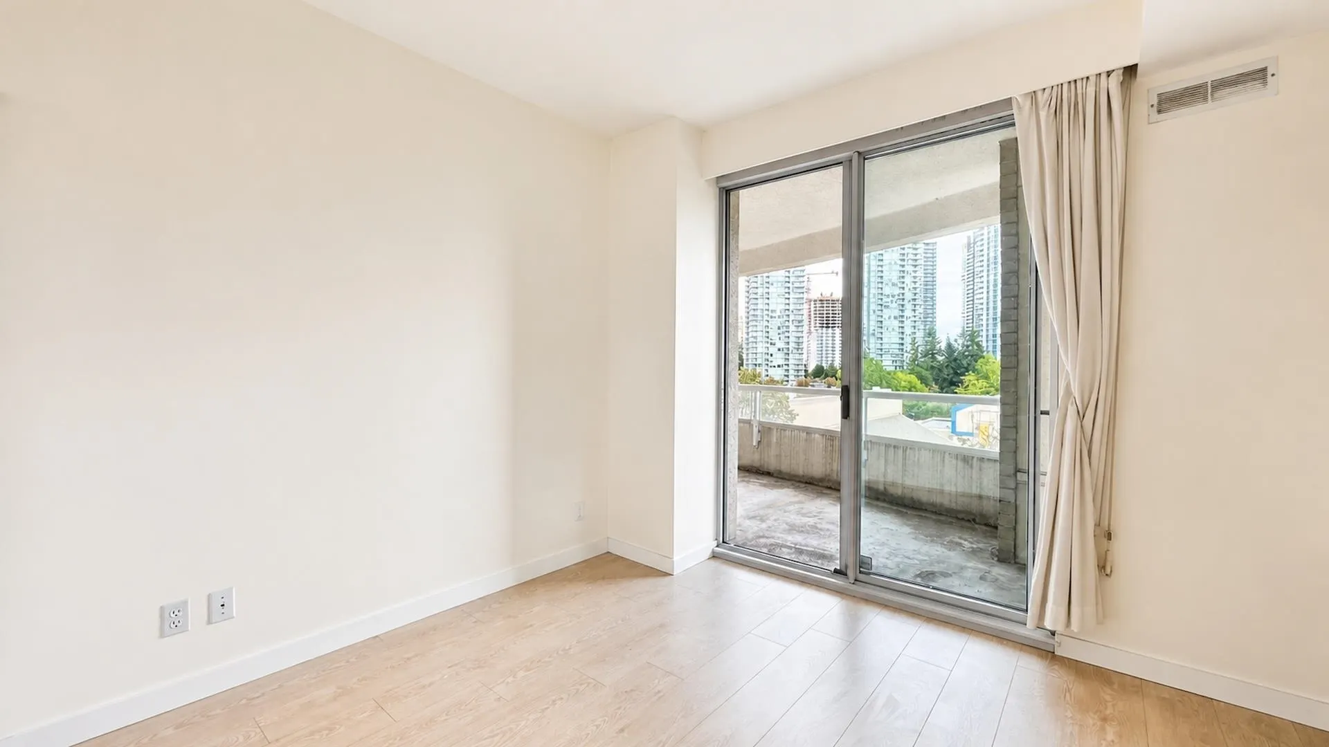 6521 Bonsor Avenue #502