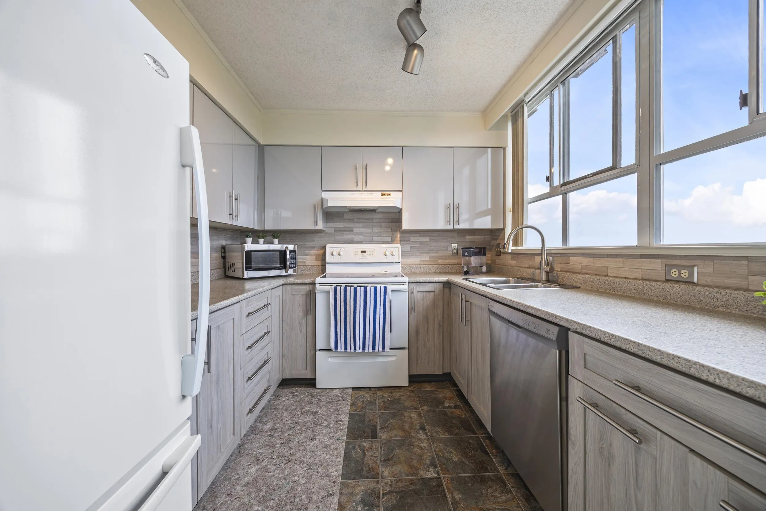 11920 80 Avenue #1204