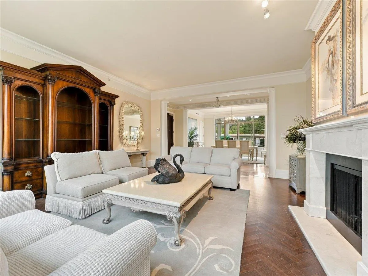 526 Waters Edge Crescent #PH