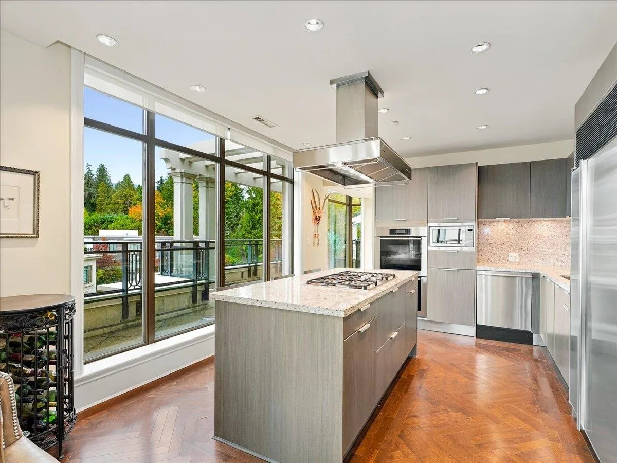 526 Waters Edge Crescent #PH