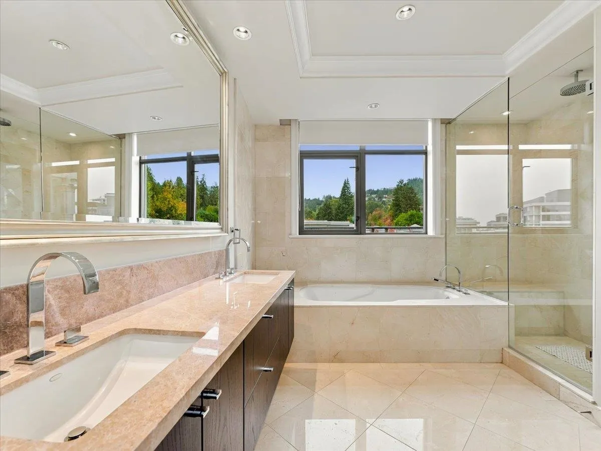 526 Waters Edge Crescent #PH