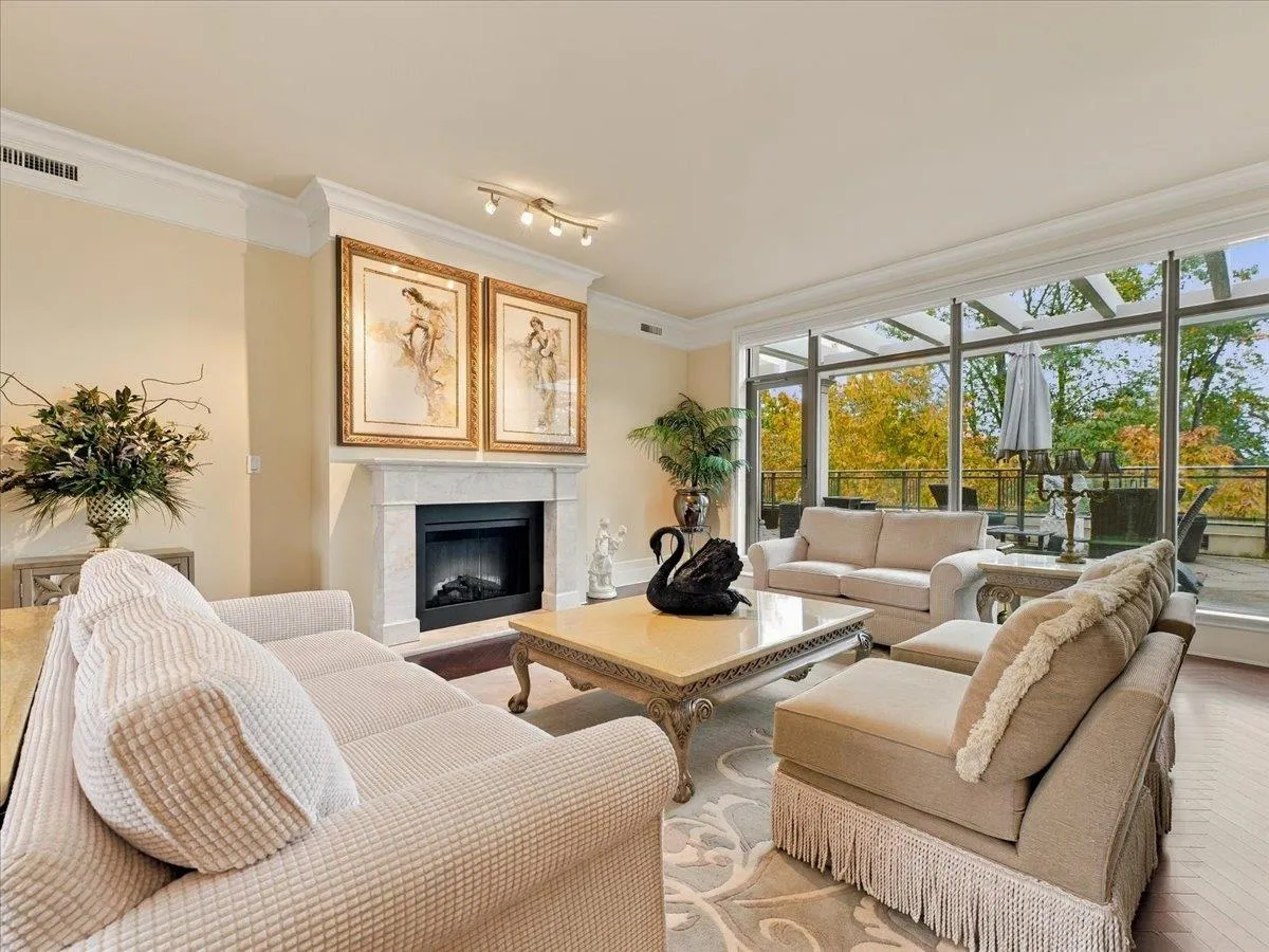 526 Waters Edge Crescent #PH