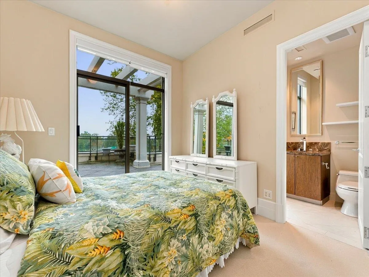 526 Waters Edge Crescent #PH