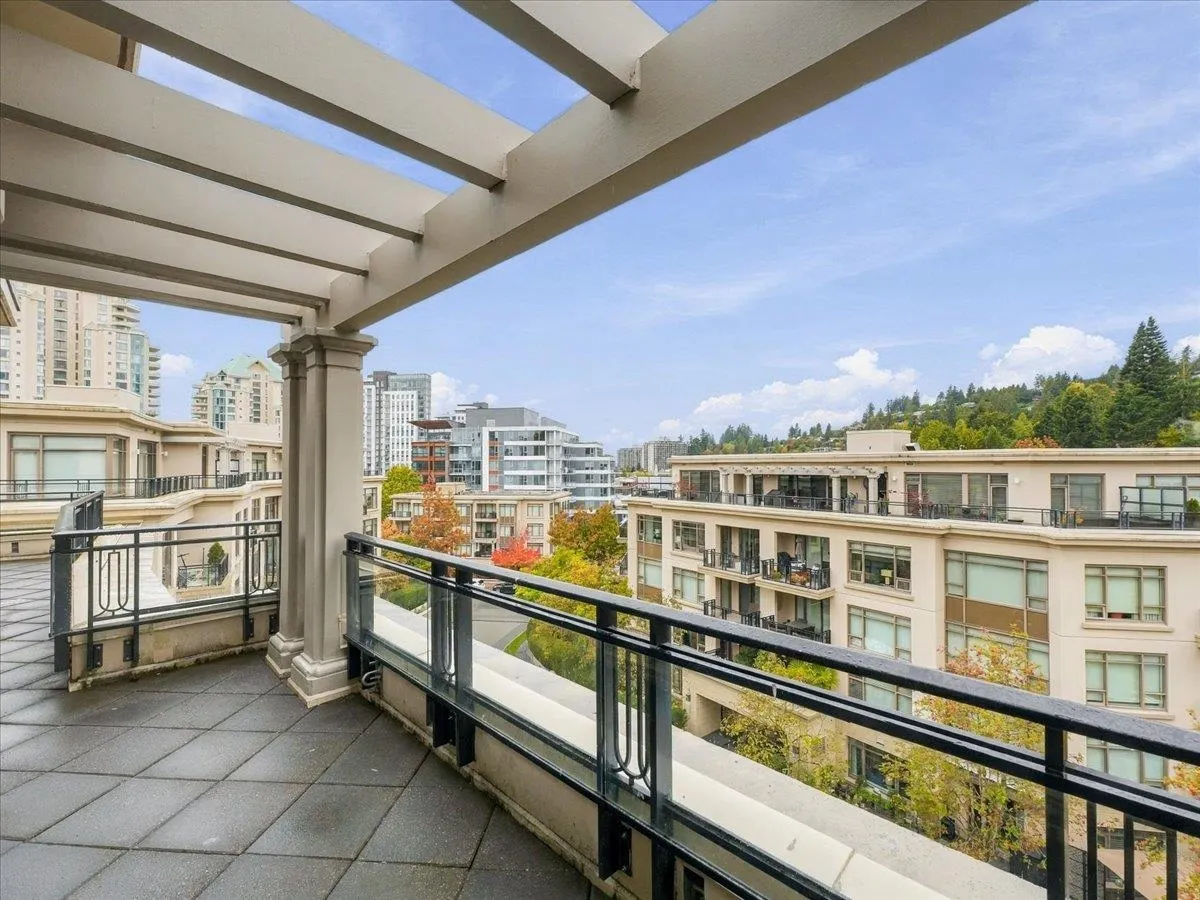 526 Waters Edge Crescent #PH