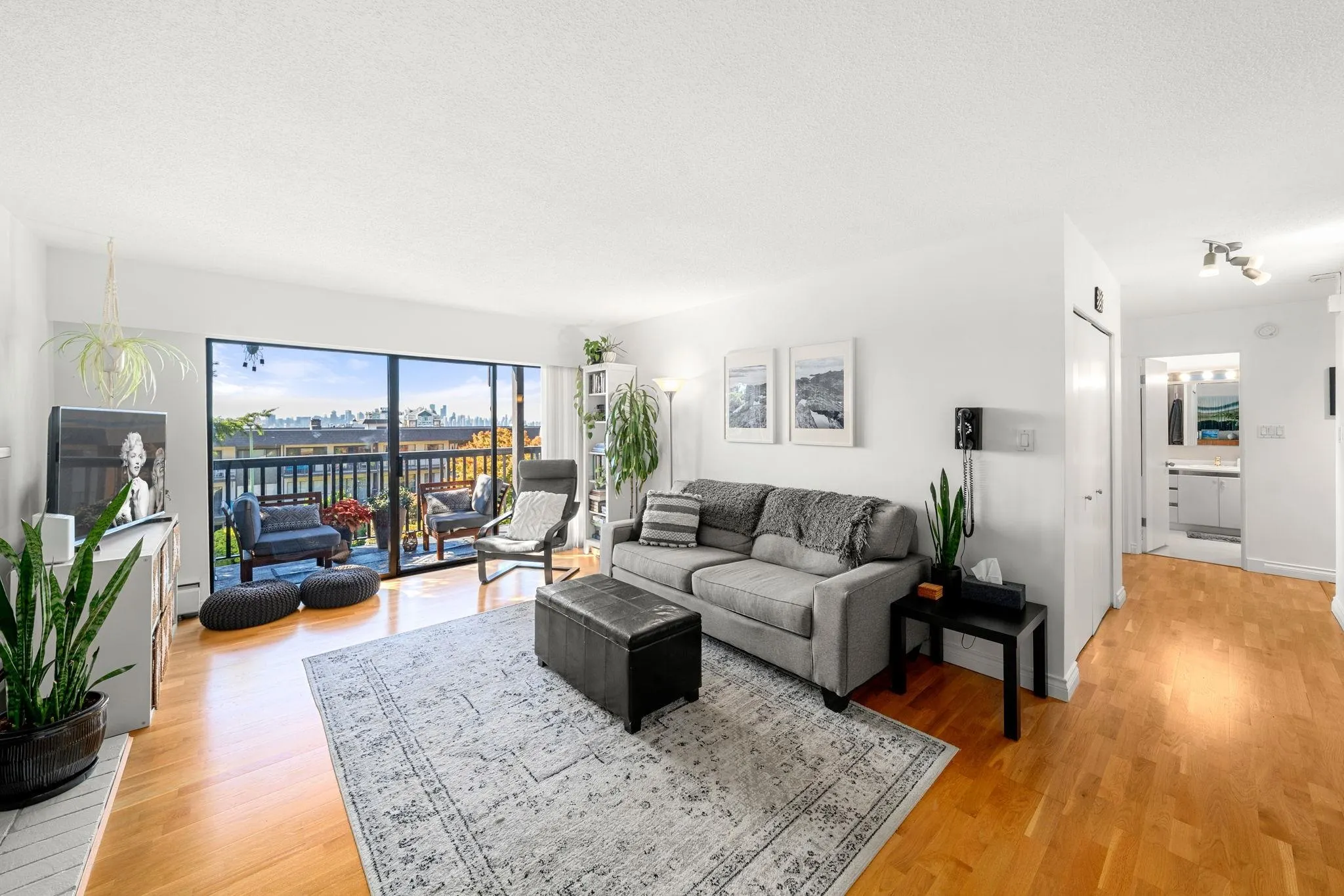 150 E 5th Street #204