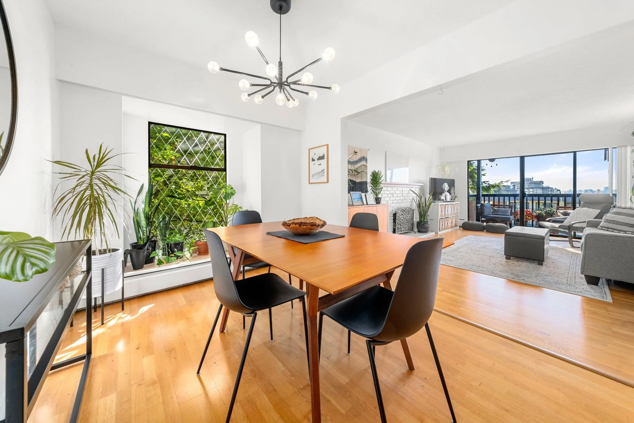 150 E 5th Street #204