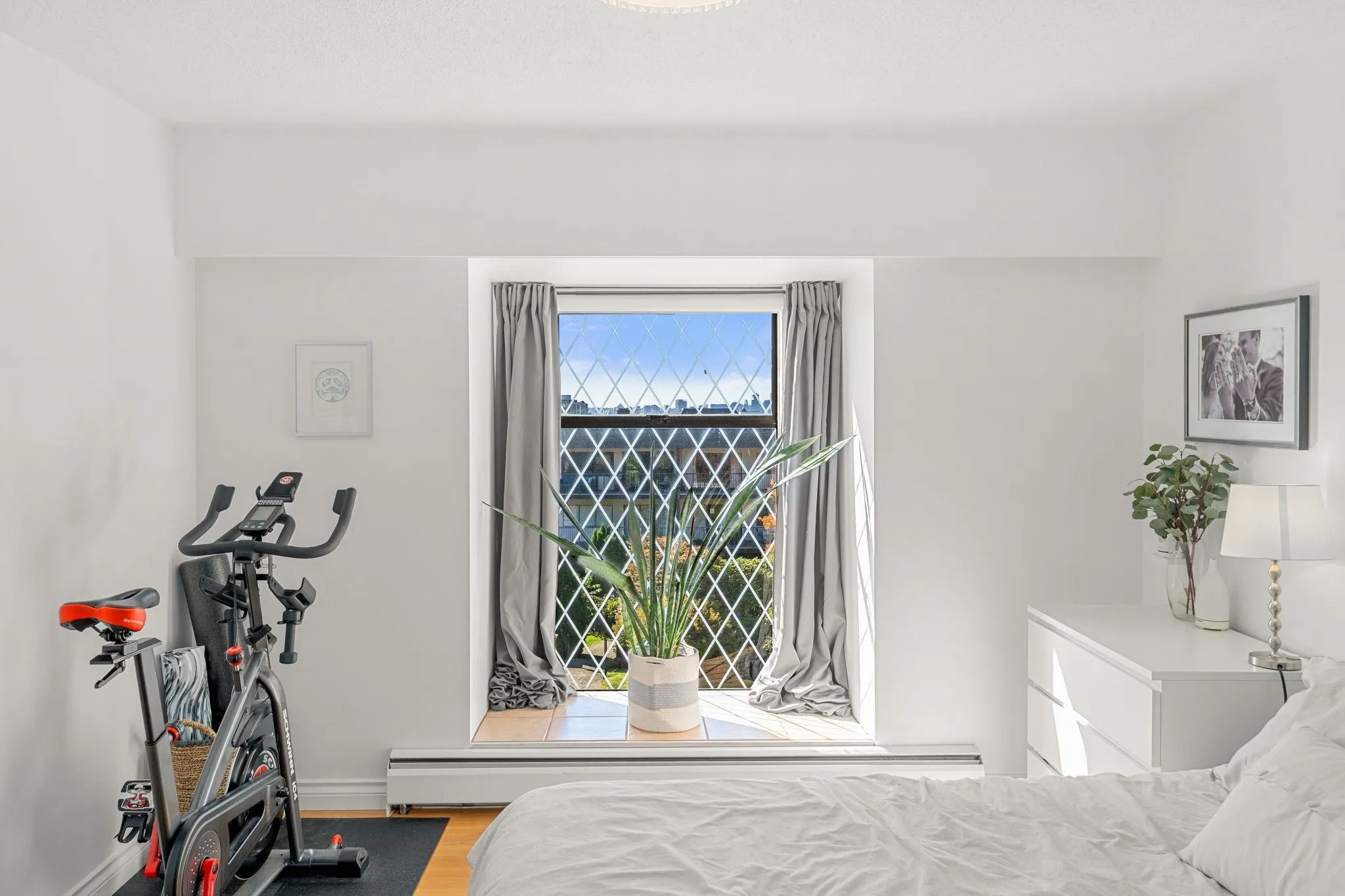 150 E 5th Street #204