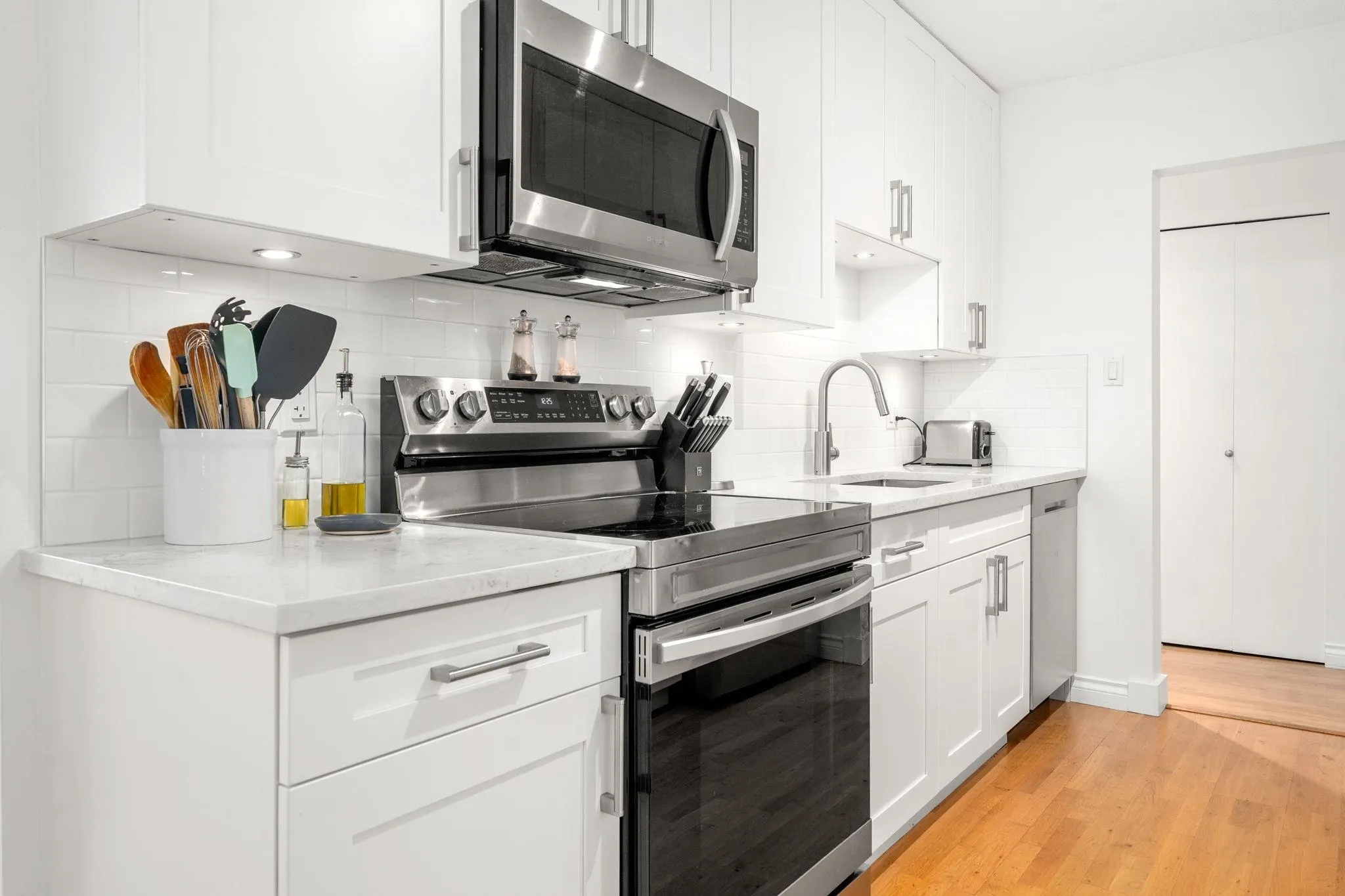 150 E 5th Street #204
