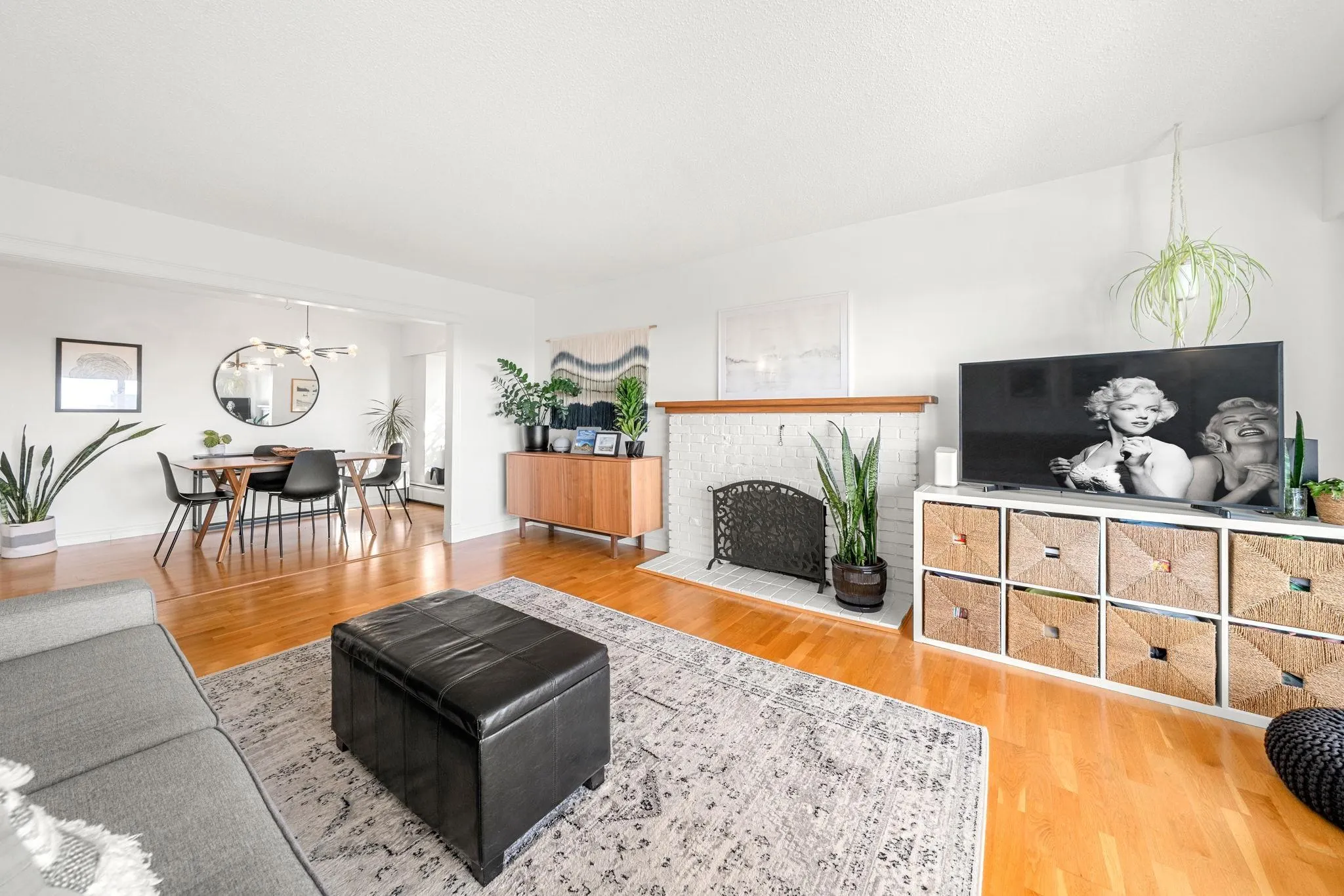 150 E 5th Street #204