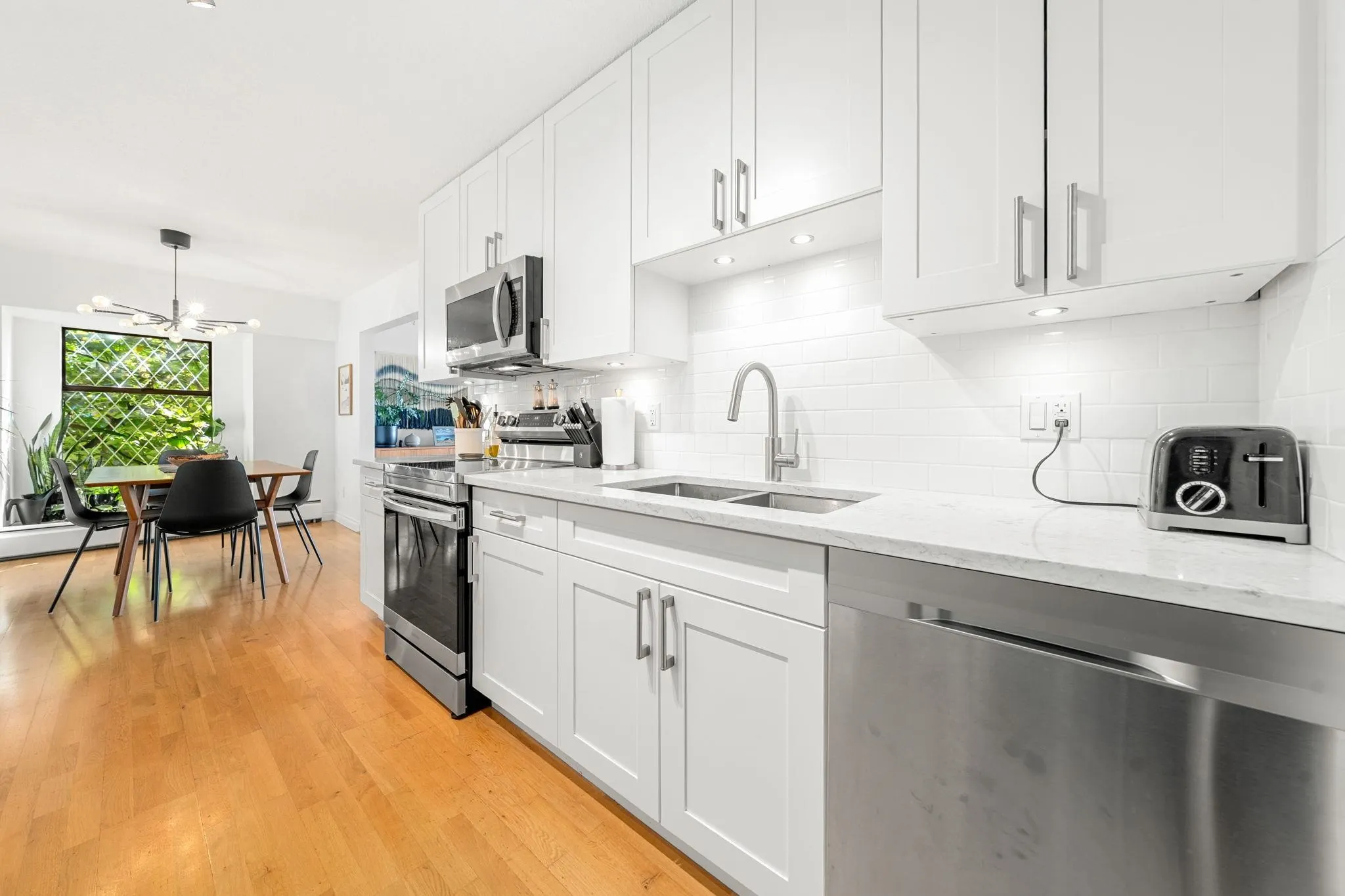 150 E 5th Street #204