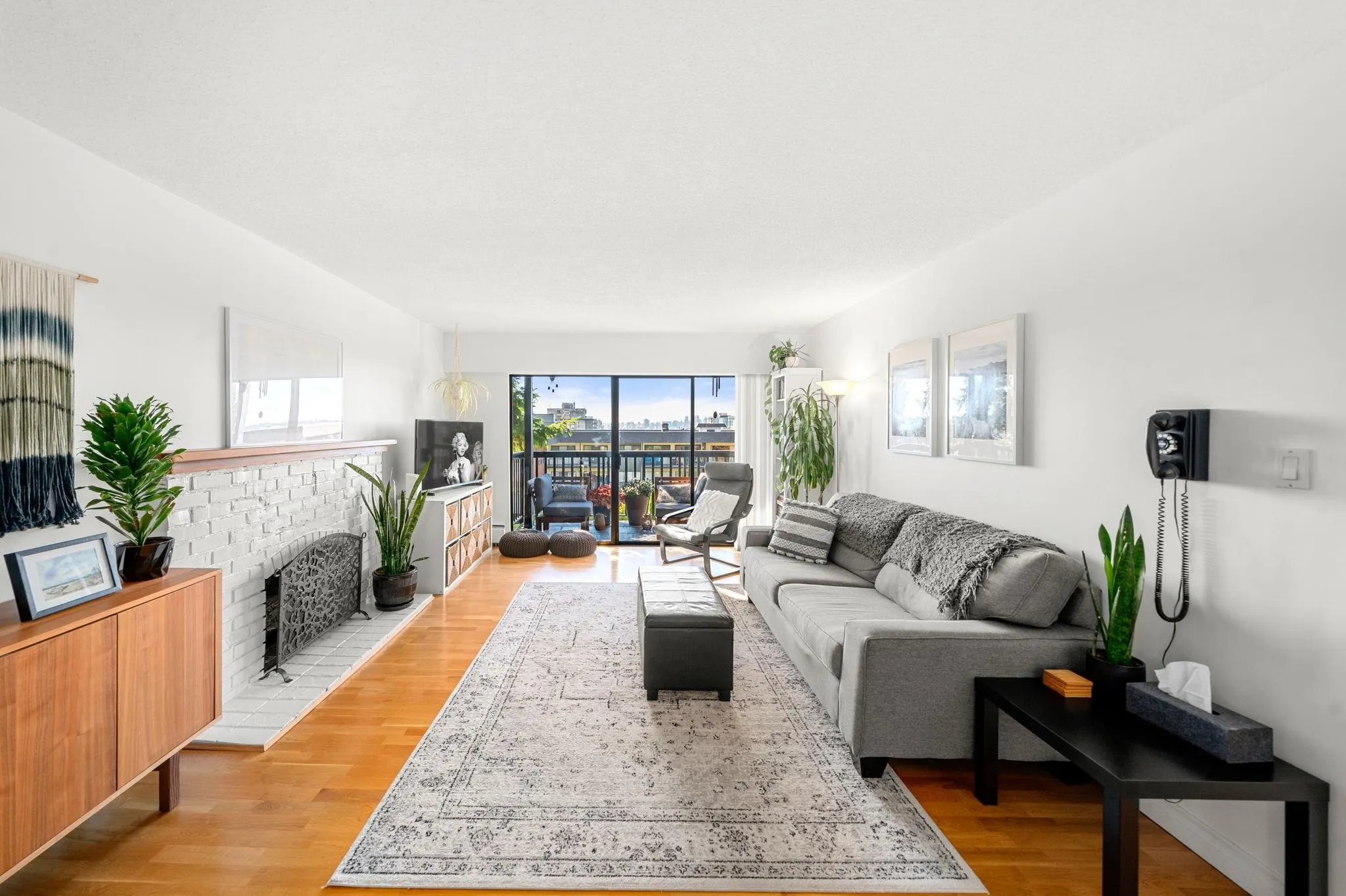 150 E 5th Street #204