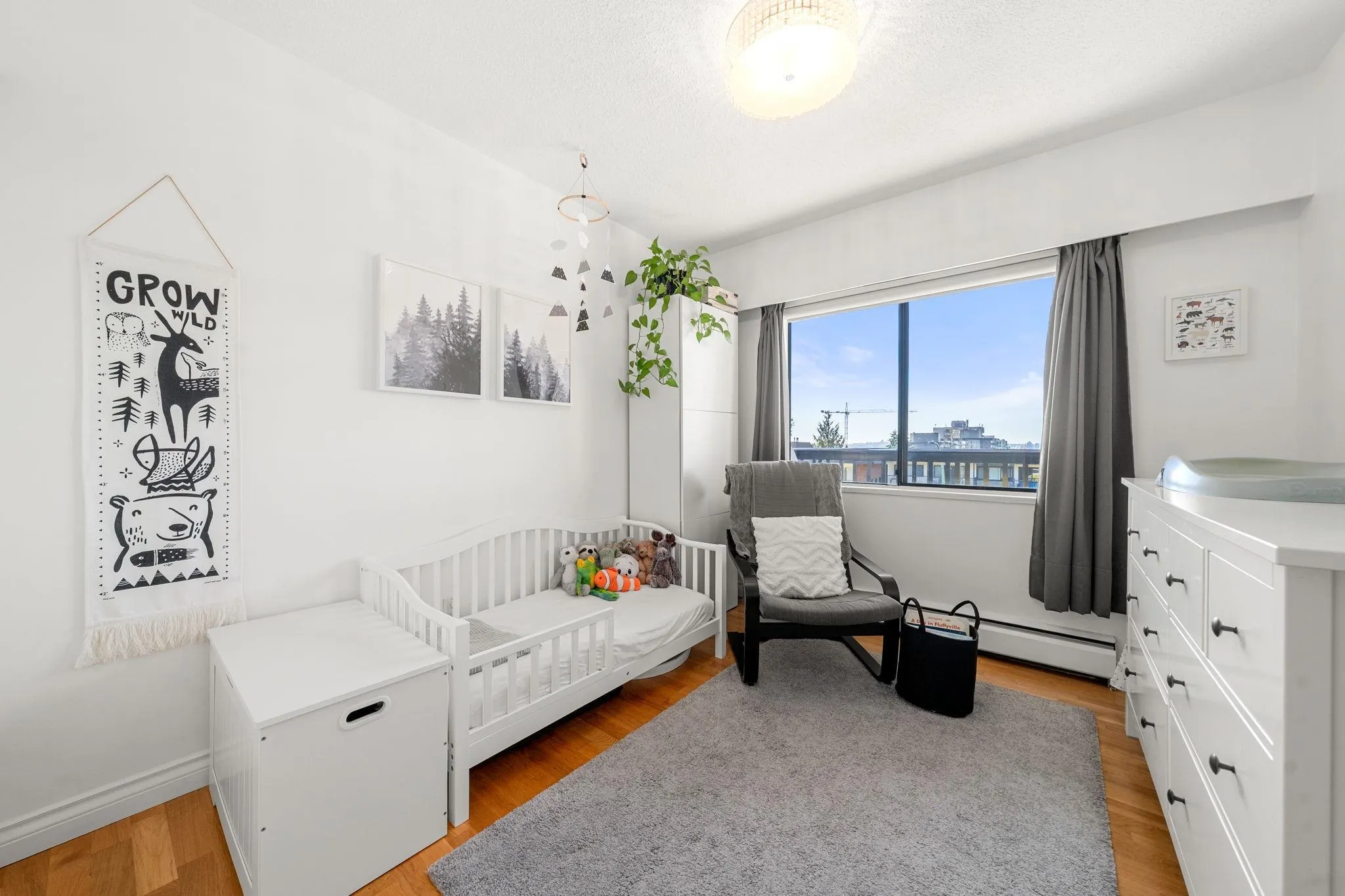 150 E 5th Street #204