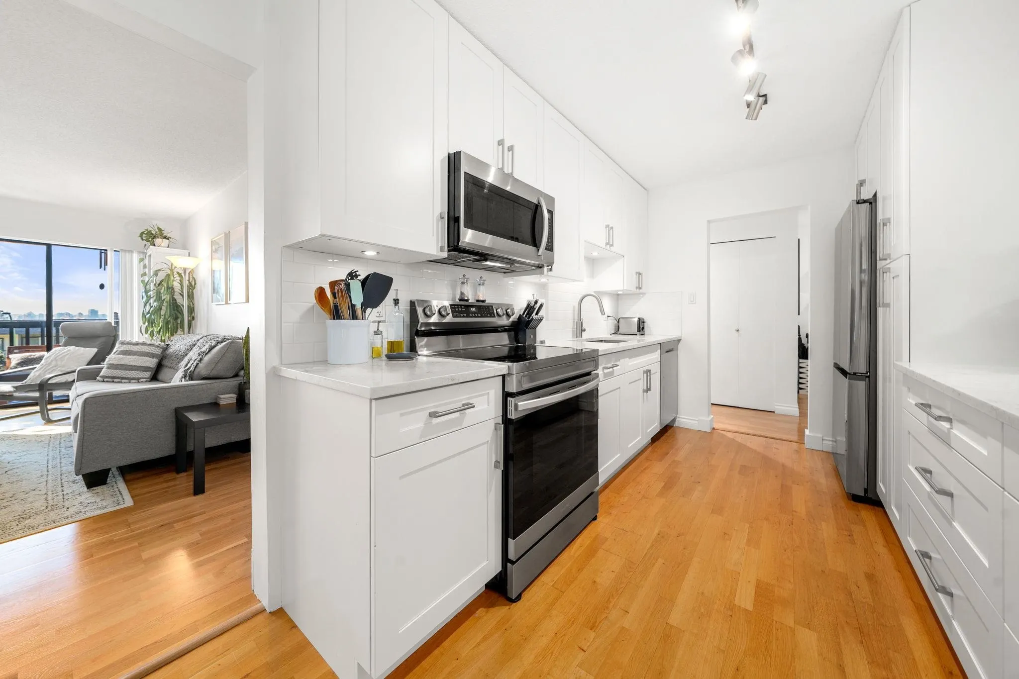 150 E 5th Street #204