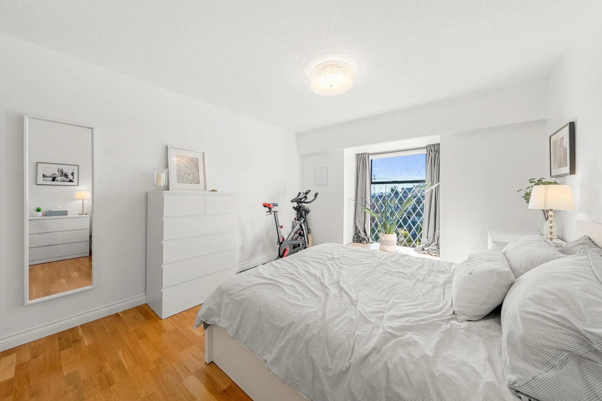 150 E 5th Street #204