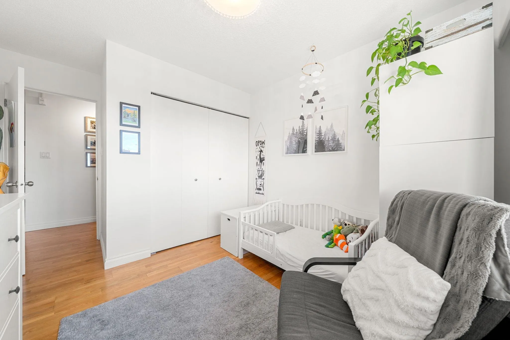 150 E 5th Street #204