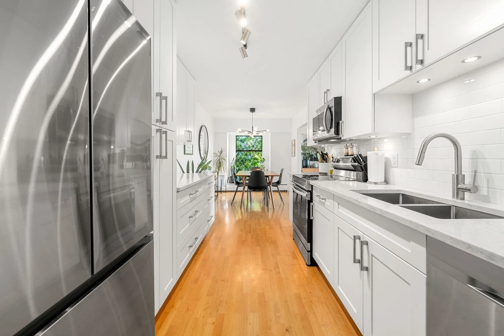 150 E 5th Street #204