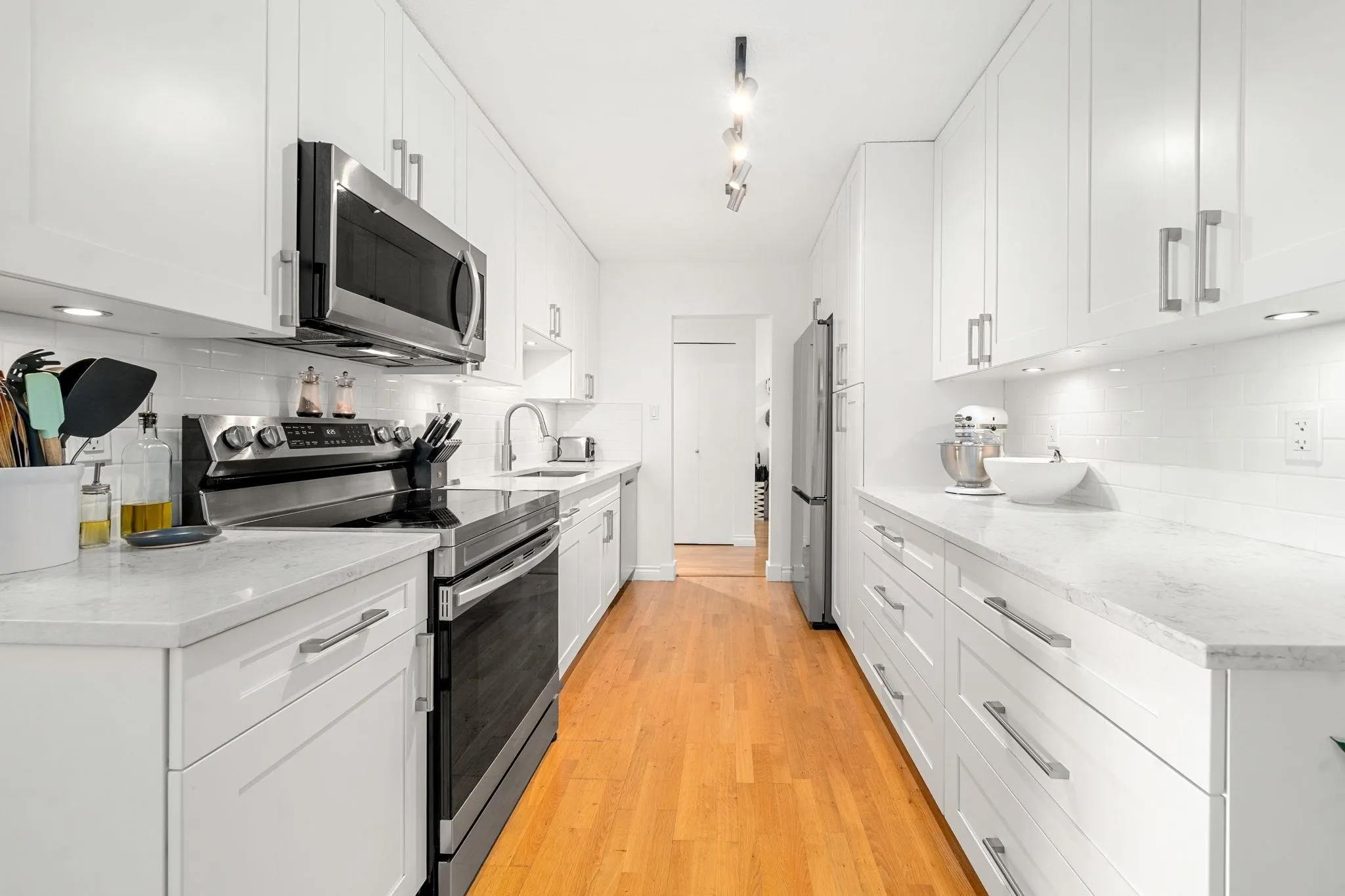 150 E 5th Street #204