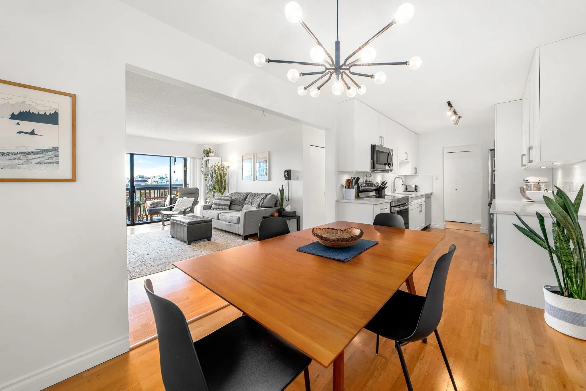 150 E 5th Street #204