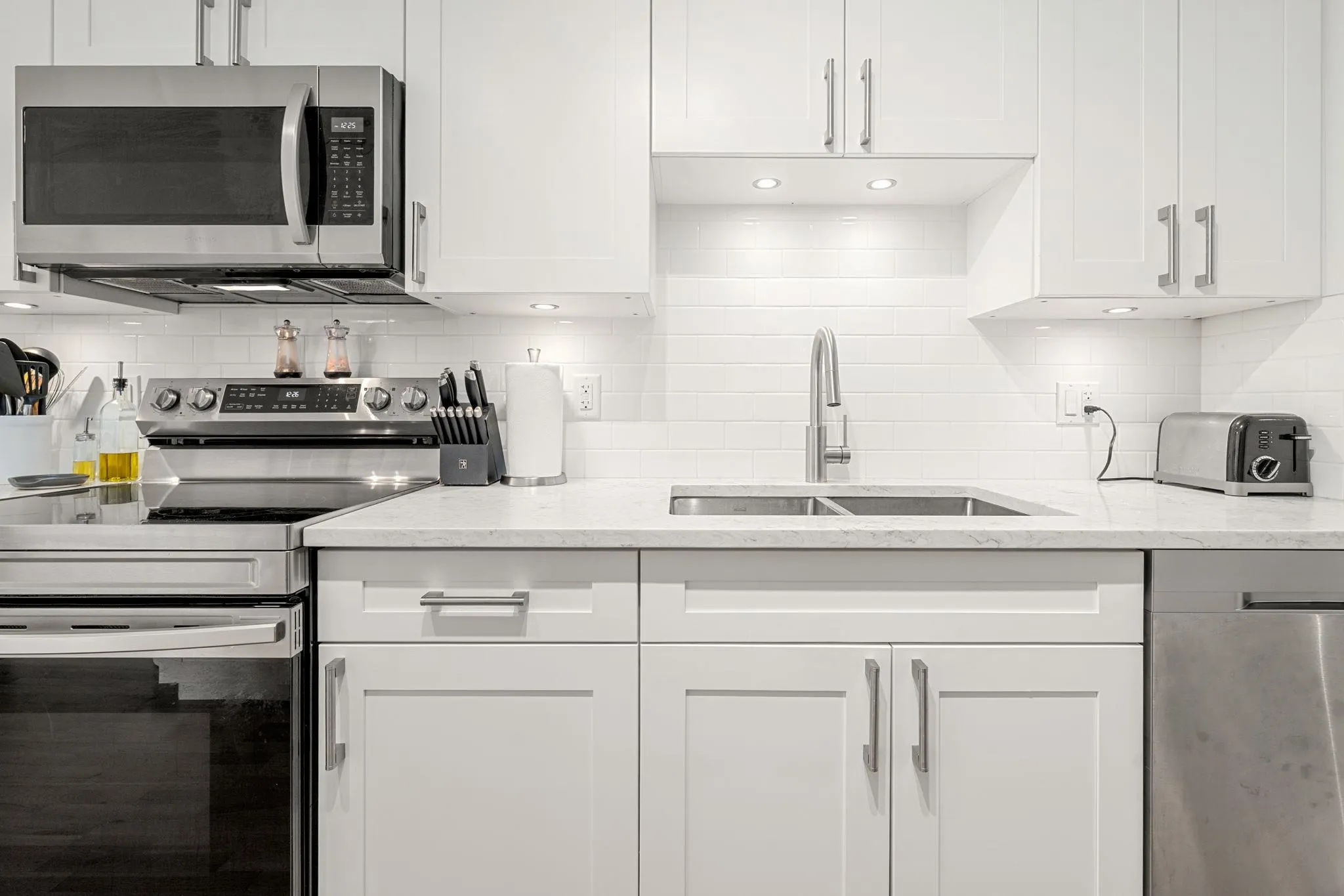 150 E 5th Street #204