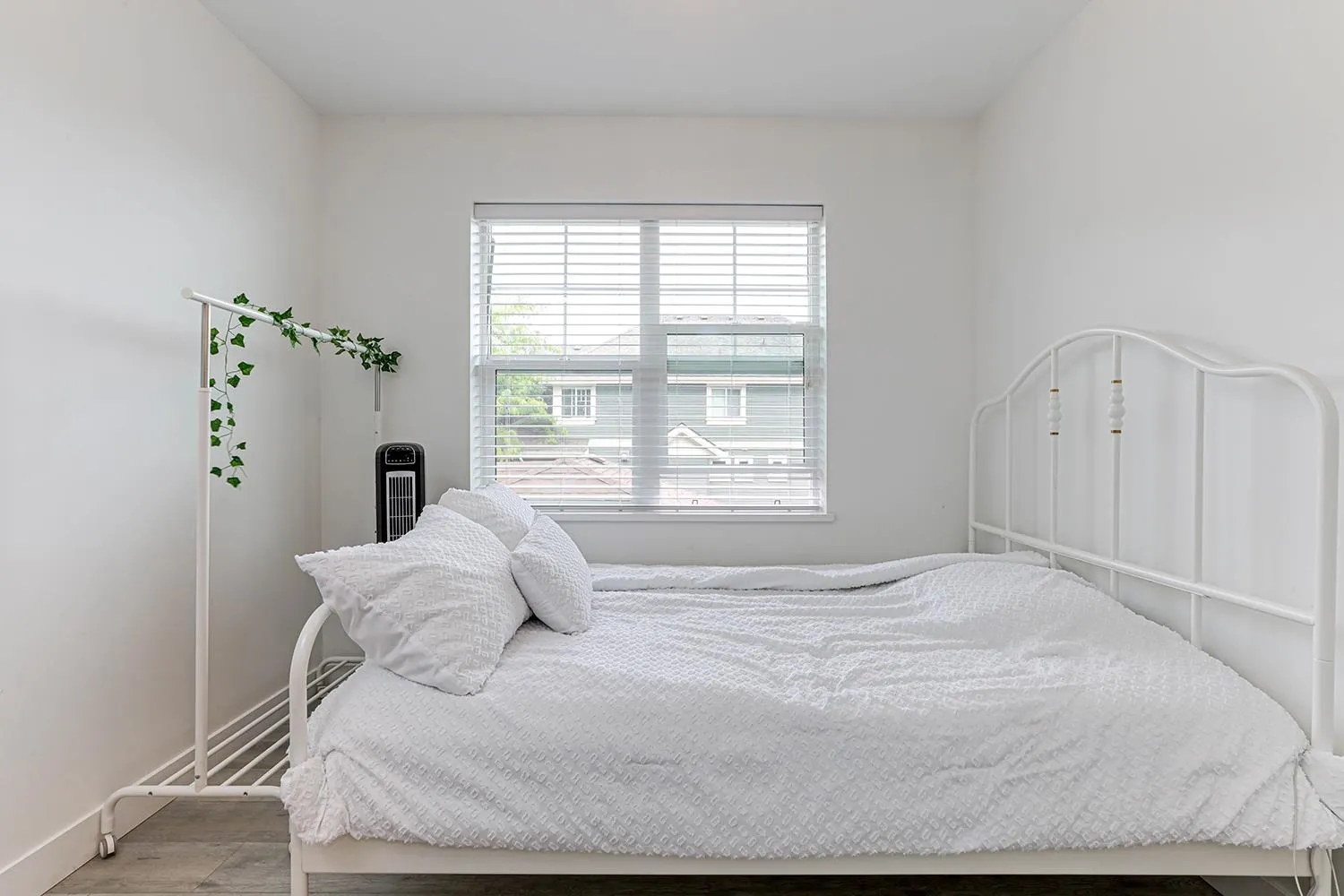 1437 Collins Road