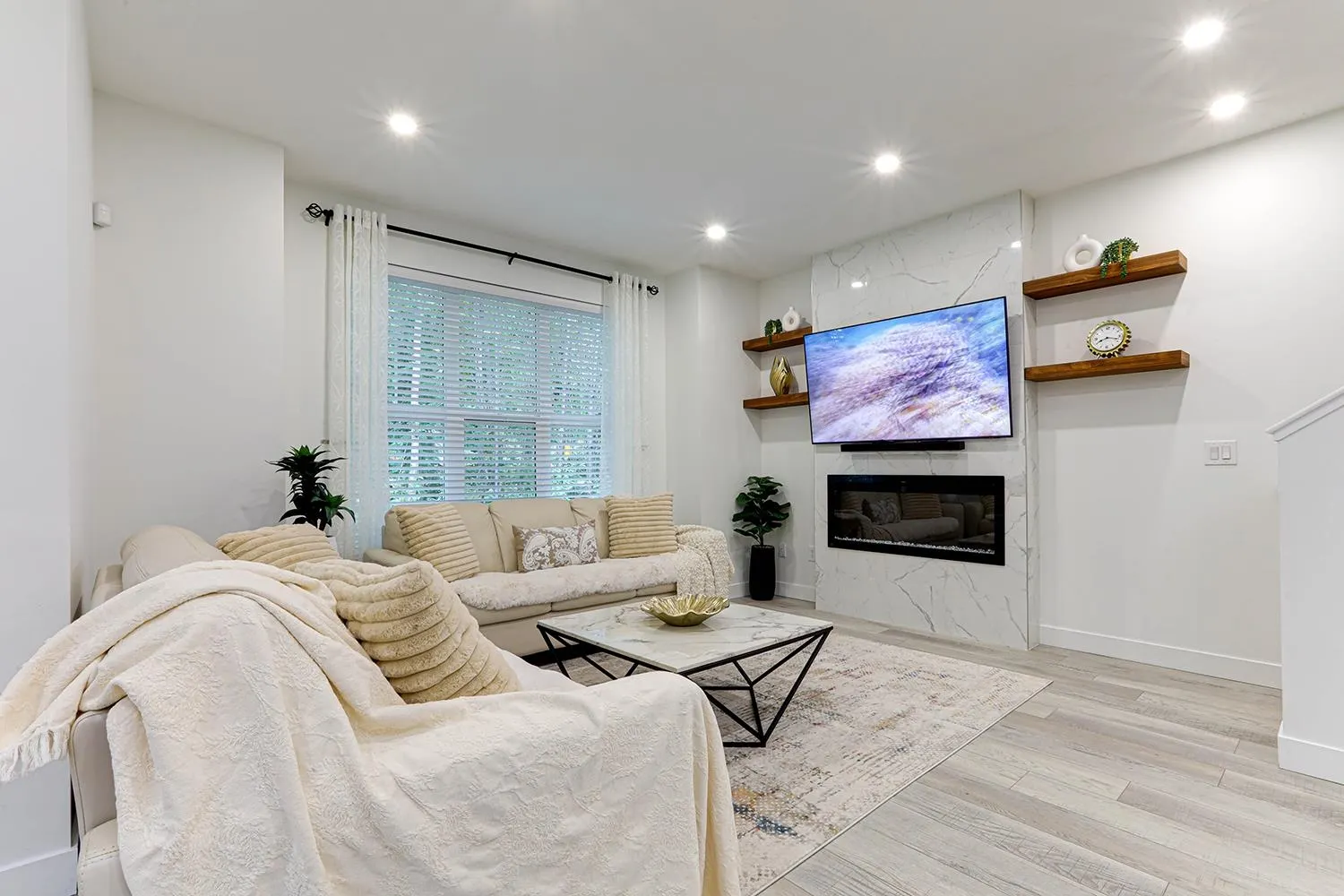 1437 Collins Road