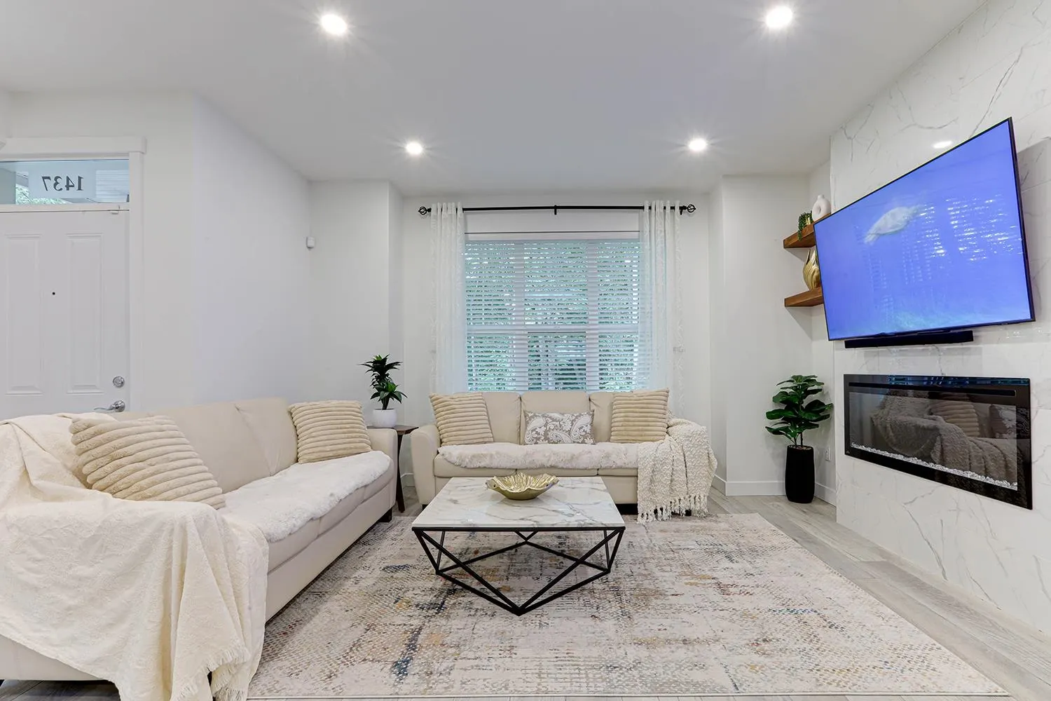 1437 Collins Road