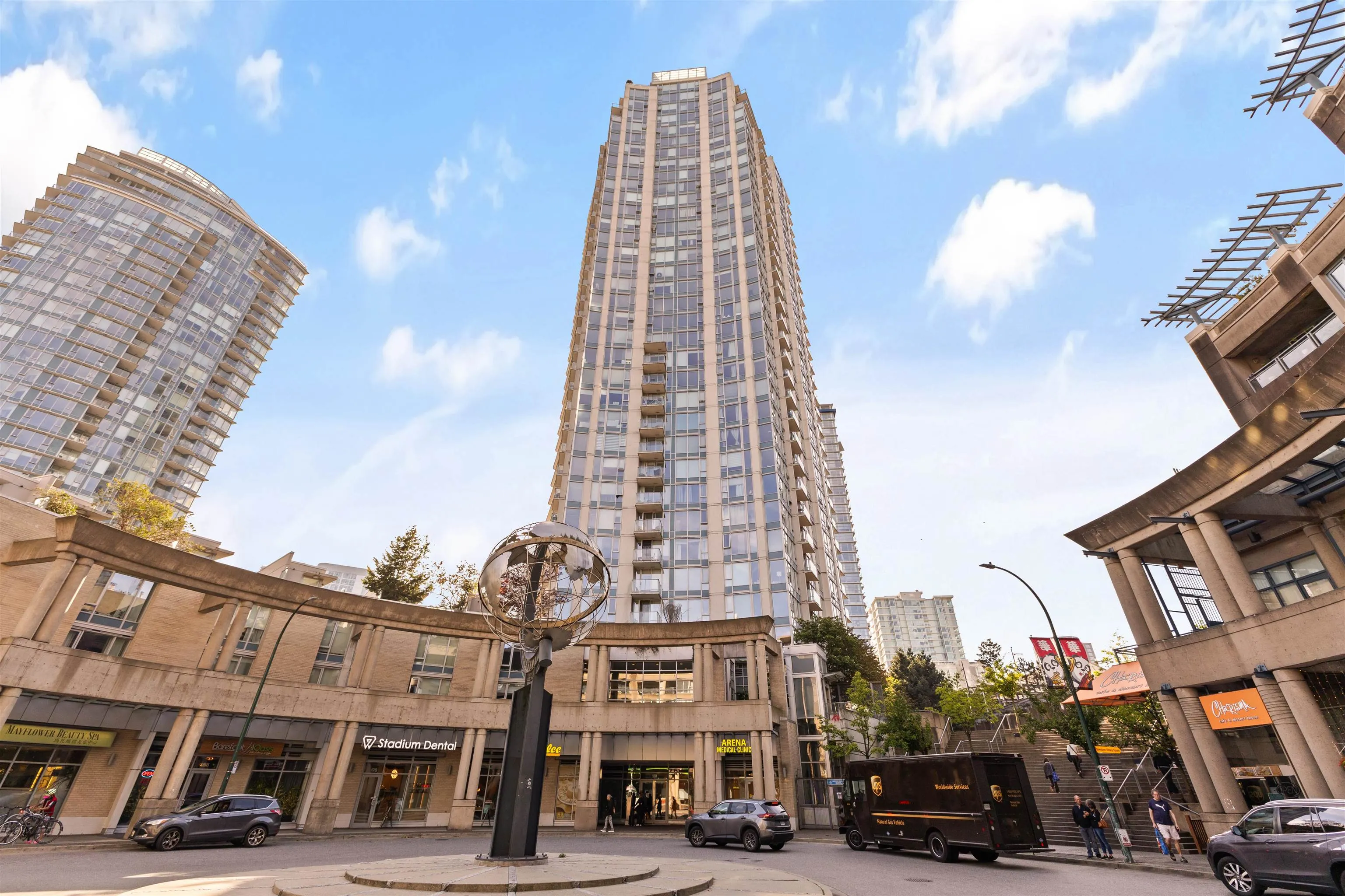 188 Keefer Place #3701
