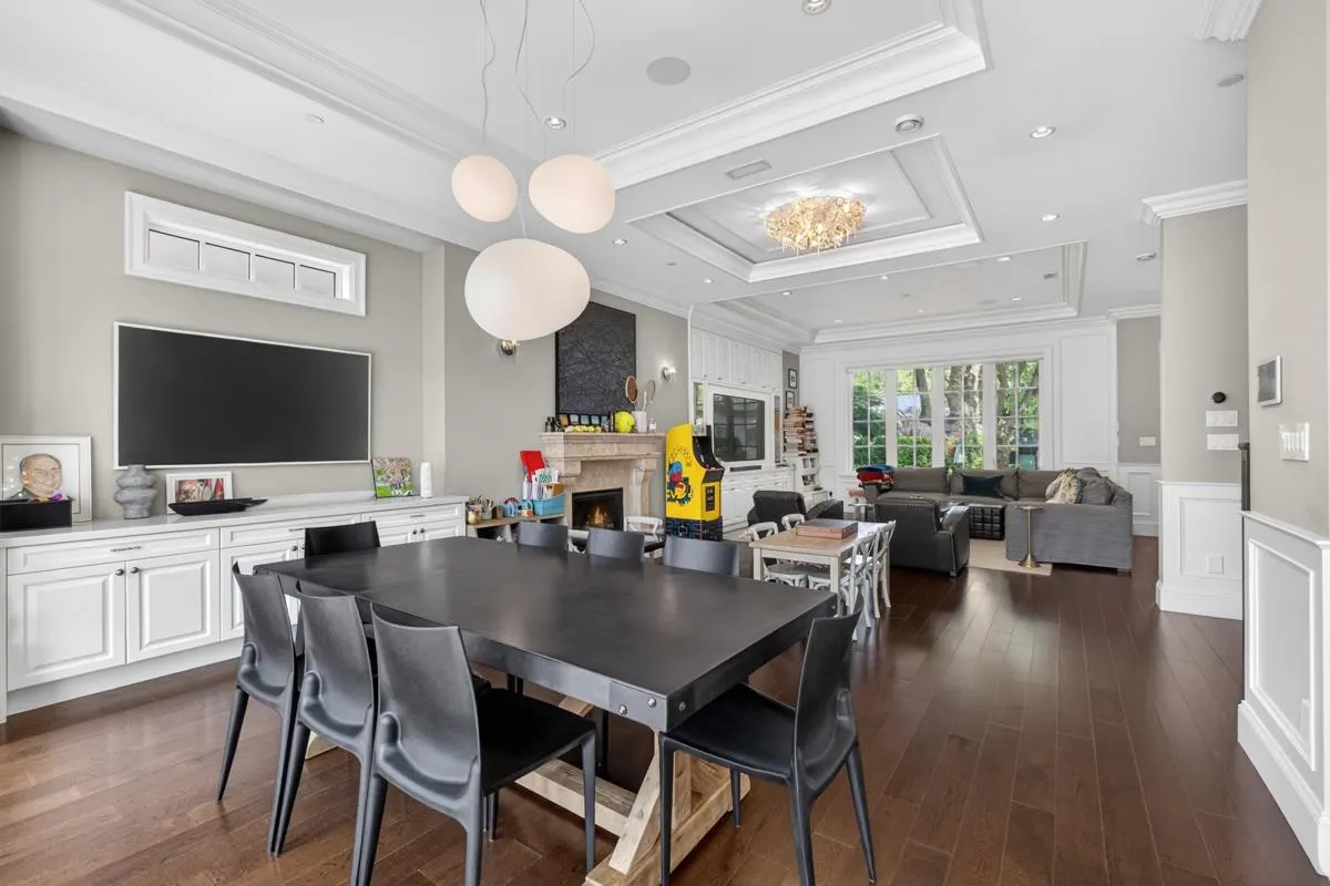 3818 Broadway W
