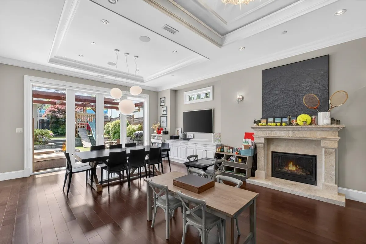 3818 Broadway W