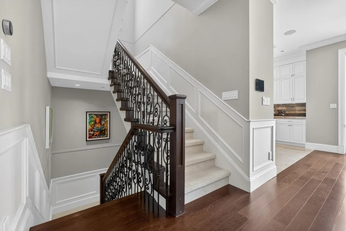 3818 Broadway W