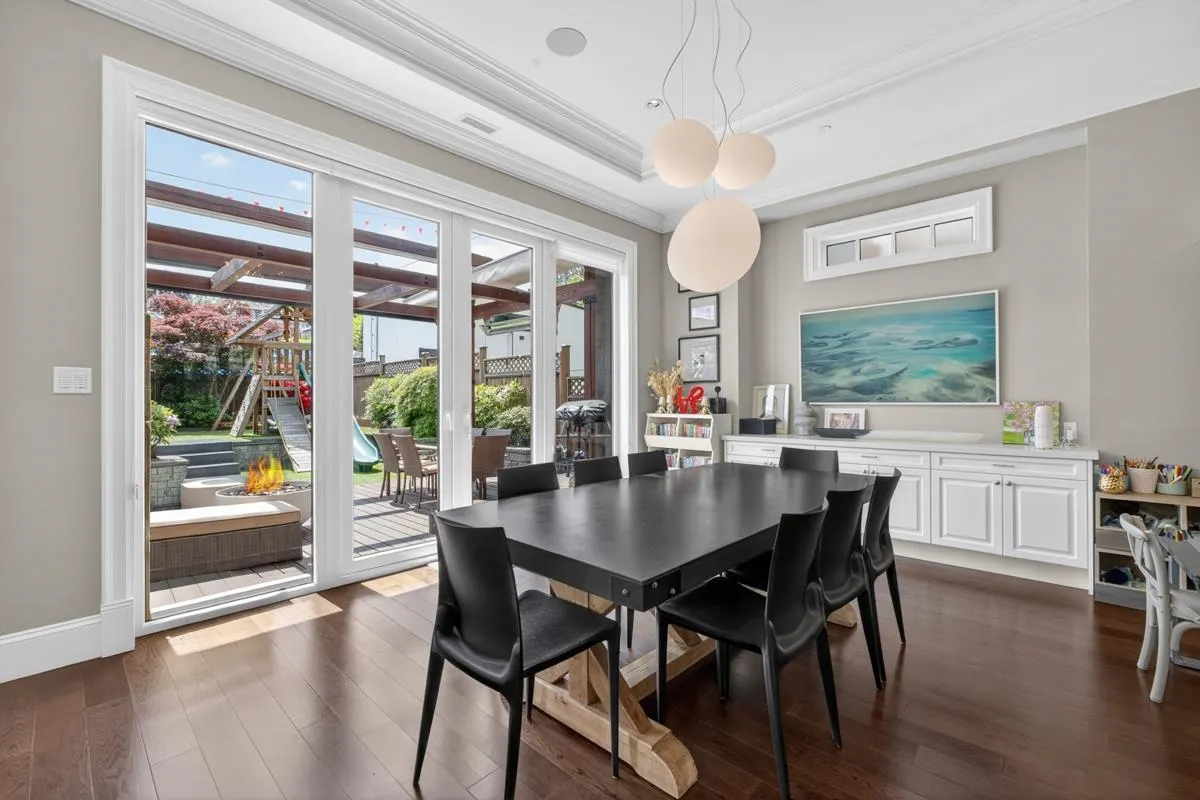 3818 Broadway W