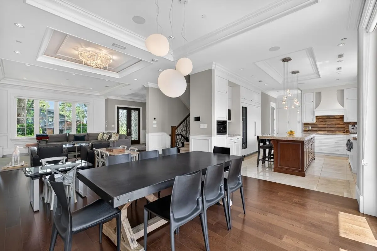 3818 Broadway W
